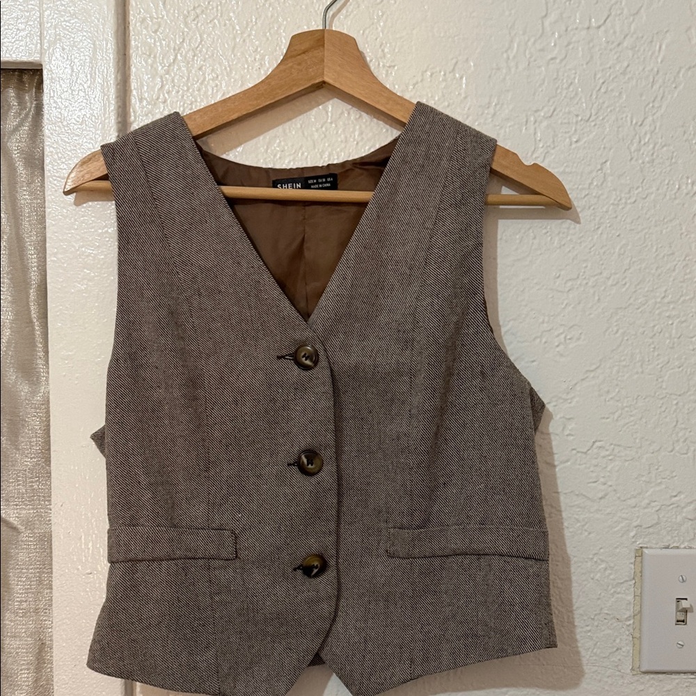 SHEIN Brown Buttoned Vest